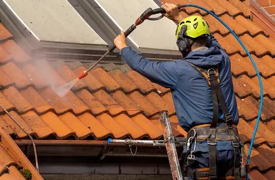 Démoussage et hydrofuge de toiture à Hénon