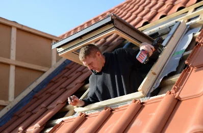 Pose de fenêtres de toit Velux à Hénon